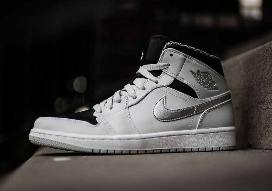 Air Jordan 1 Mid Wolf Grey 554724-032 | SneakerNews.com