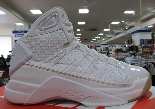 Nike Hyperdunk Lux Woven Patent Leather 01