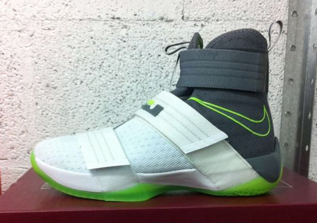 “Dunkman” Is Back On The Nike LeBron Soldier 10
