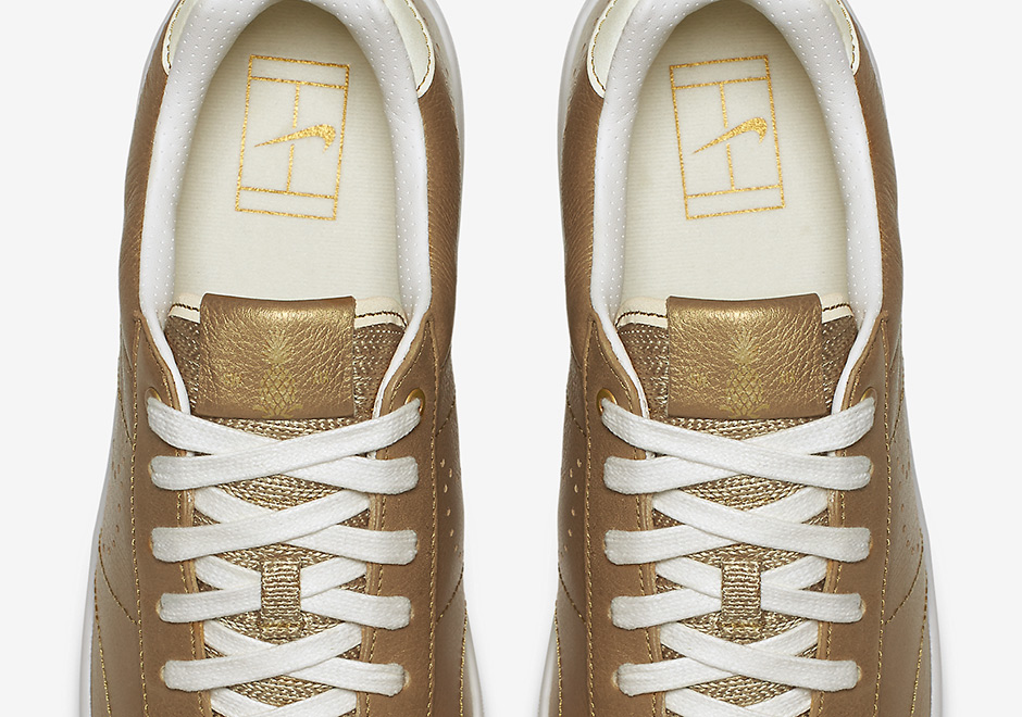 nike gold tennis shoes