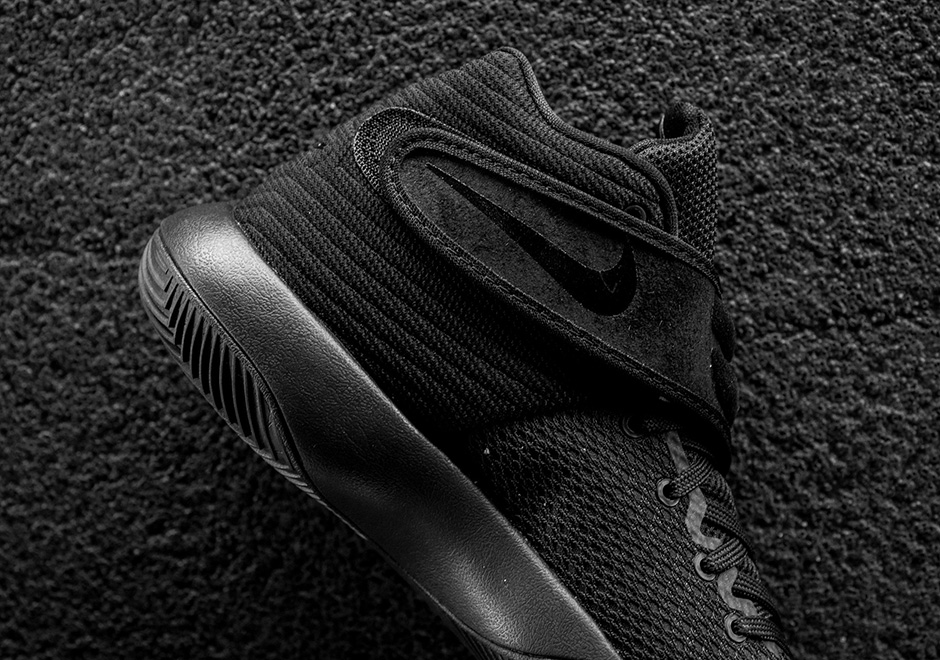kyrie 2 triple black