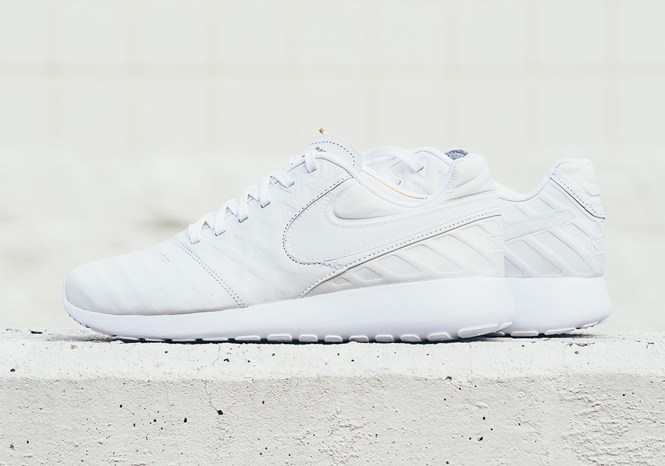 "Triple White" Appears On Nike's Latest Version Of The Roshe