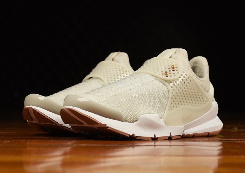 The Nike Sock Dart Just Dropped In White/Gum