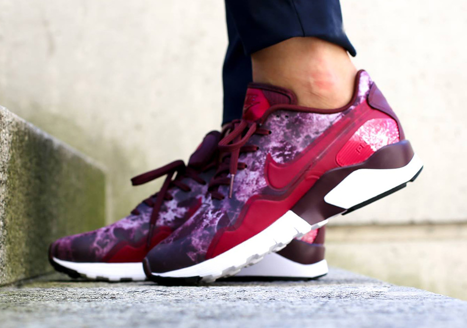 Zoom Pegasus 92 WMNS Night Maroon Sneakernews.com