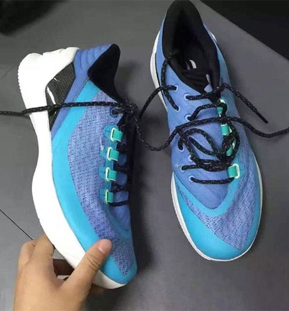 curry 3 low Blue
