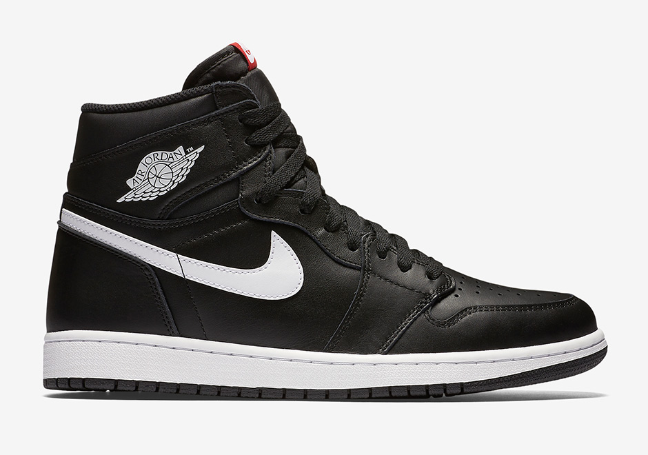 air-jordan-1-retro-high-og-premium-essentials-black-white-3