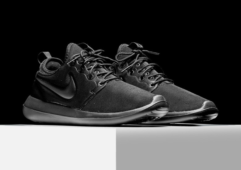 Ordenanza del gobierno pájaro Definición Nike Roshe Two Triple Black 844656-001 | SneakerNews.com