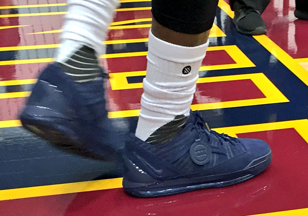 LeBron James Wears Unreleased Nike 