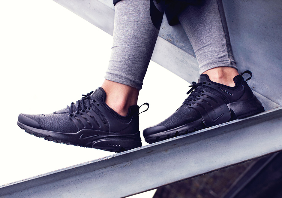 triple black nike womens