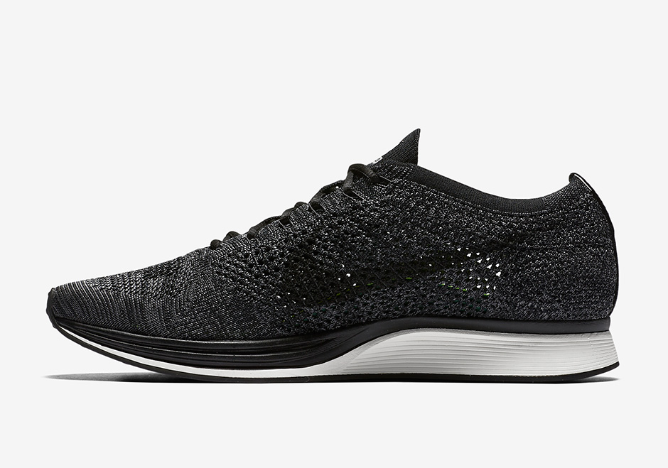 Flyknit 2025 racer blackout