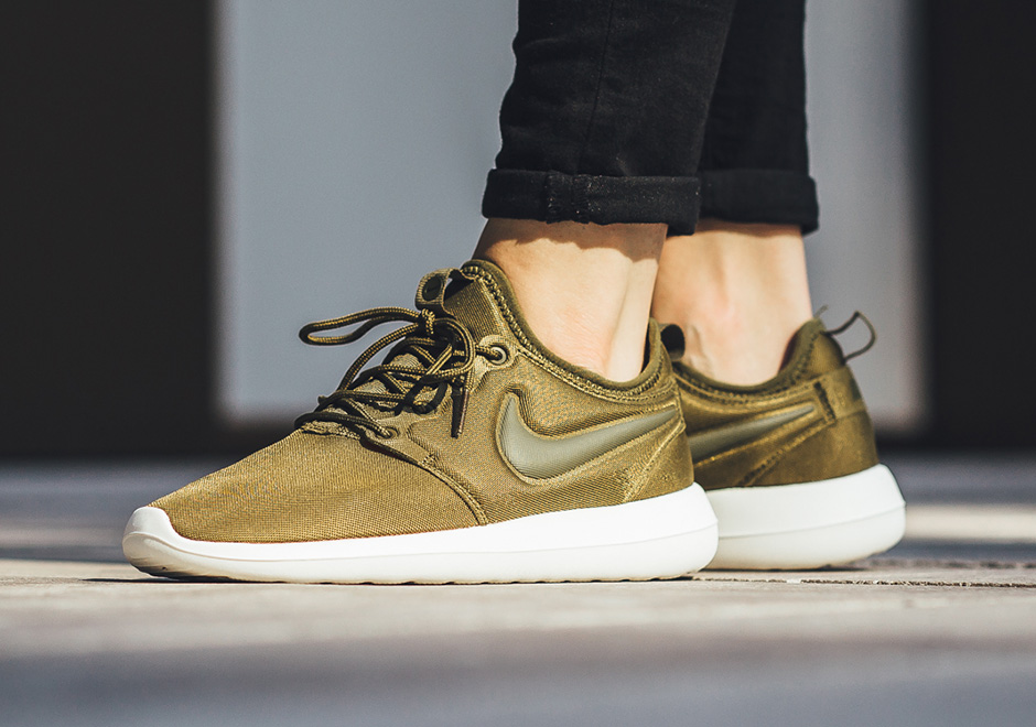 nike roshe run fb yeezy youth gold 12 Colorway Preview 06