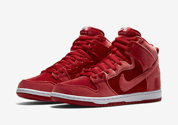 This Year's Christmas SB Dunks Feature Red Velvet