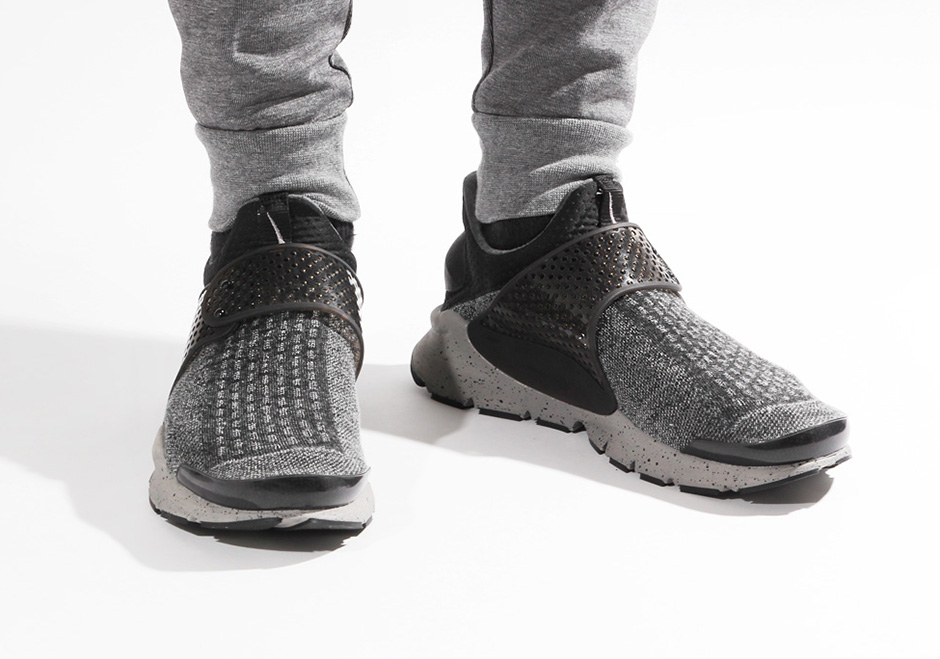 Nike Sock Dart Se Premium On Feet Preview 03
