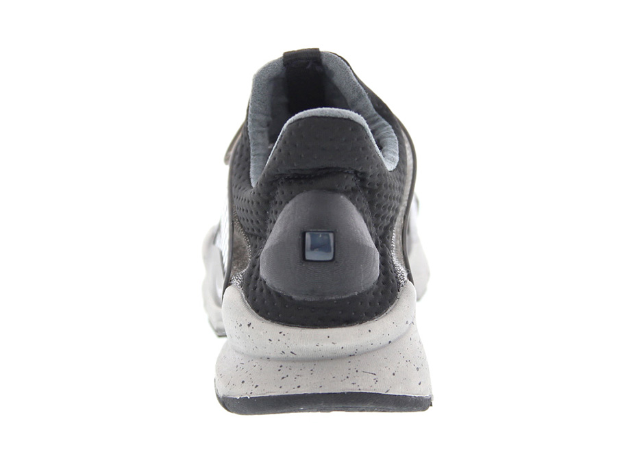 Nike Sock Dart Se Premium On Feet Preview 12
