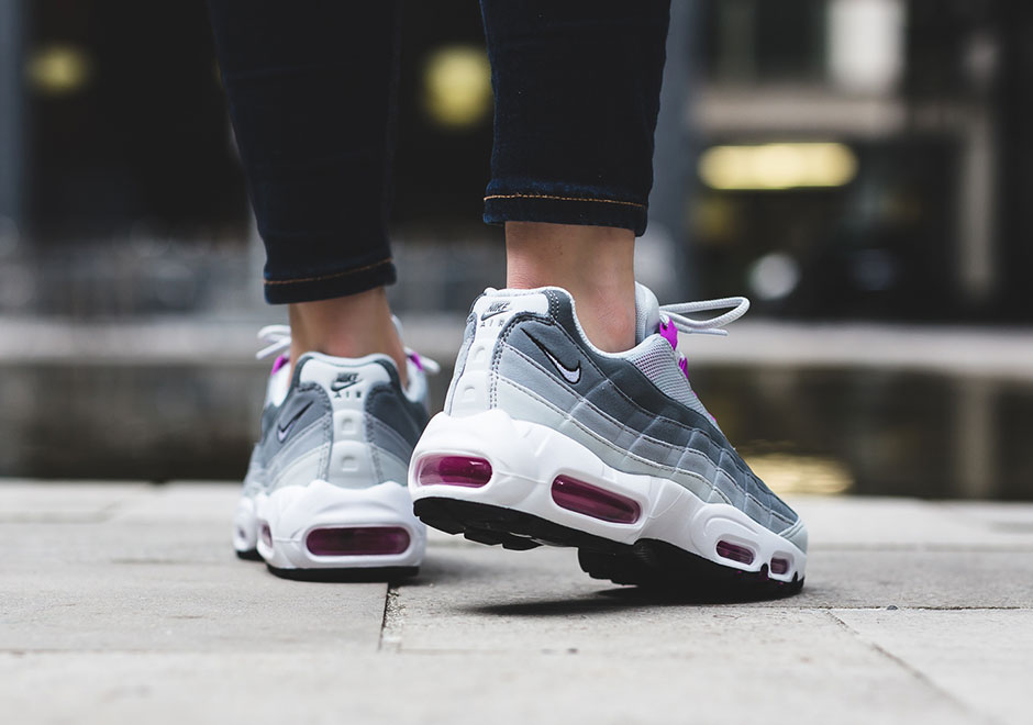 Nike Air Max 95 Hyper Violet 307960-001 Women | SneakerNews.com