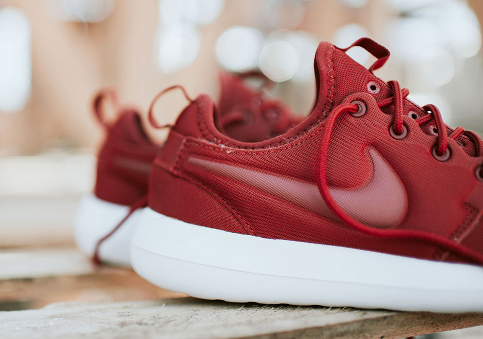 Nike roshe two maroon online