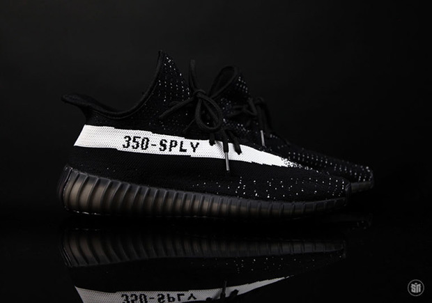 Yeezy Boost 350 v2 Black/White Release 