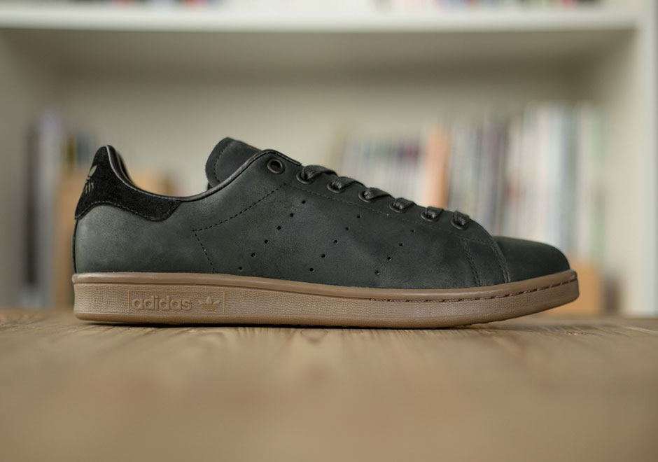 stan smith in black and gum