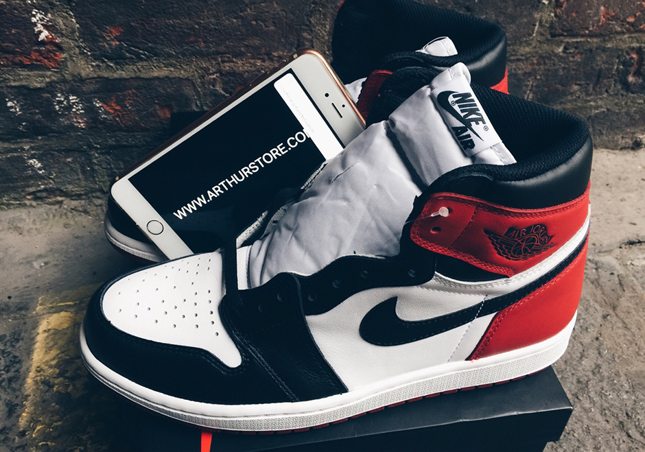 aj1 black toe