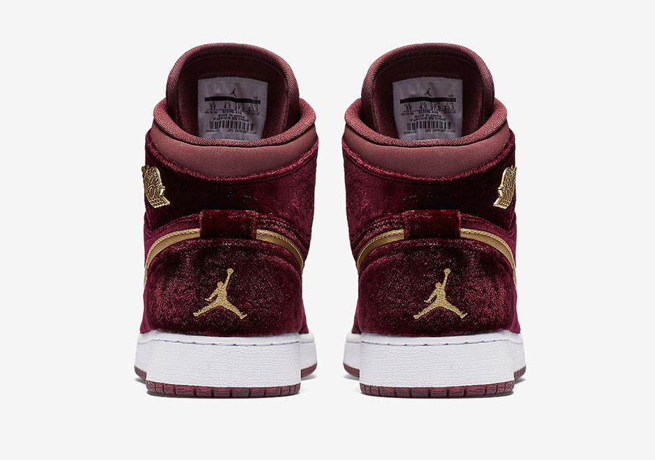 Jordan retro 12 velvet best sale