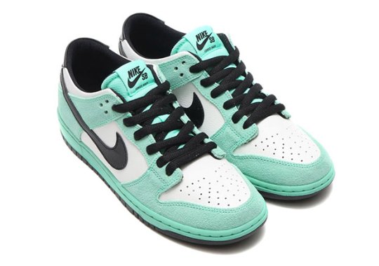 The “Sea Crystal” Dunk Continues The Retro Movement By Nike SB