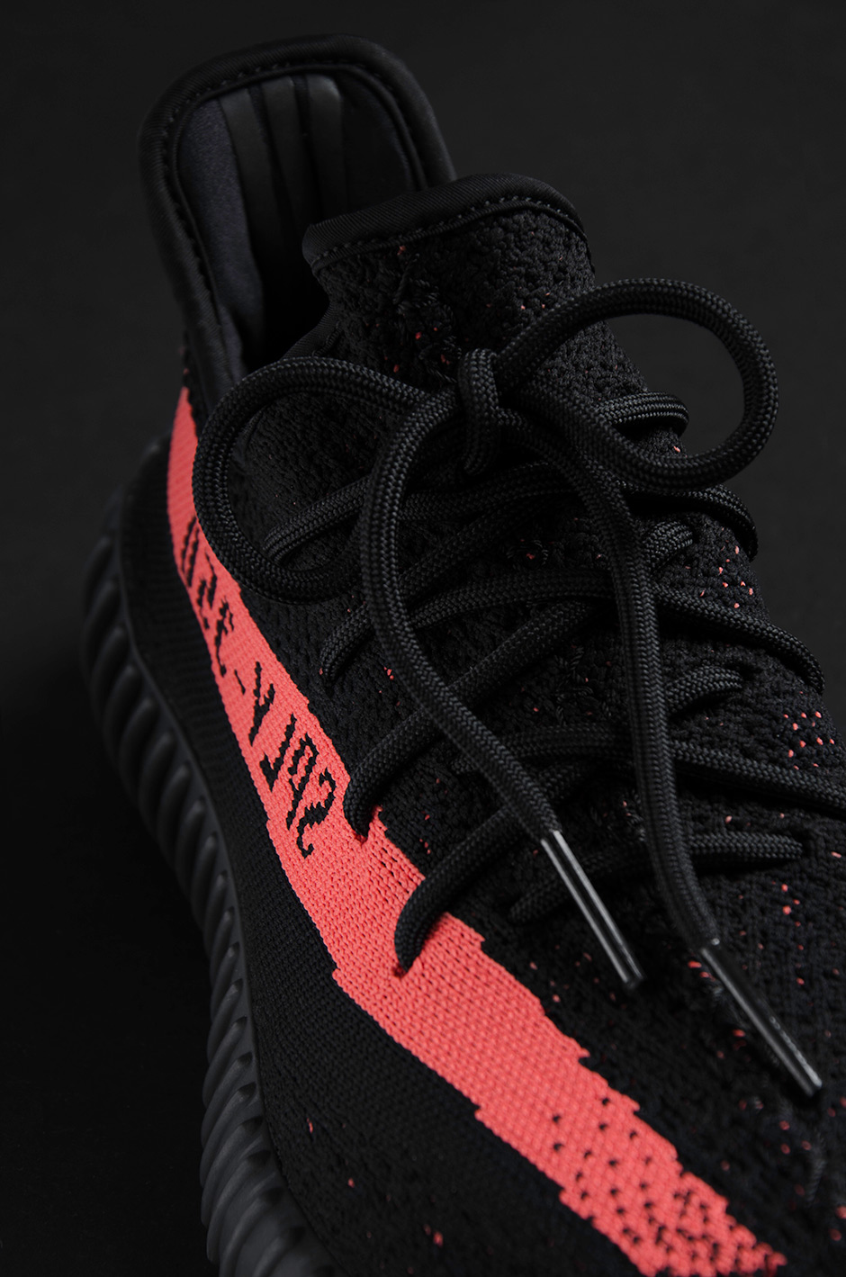 yeezy trainers black and red