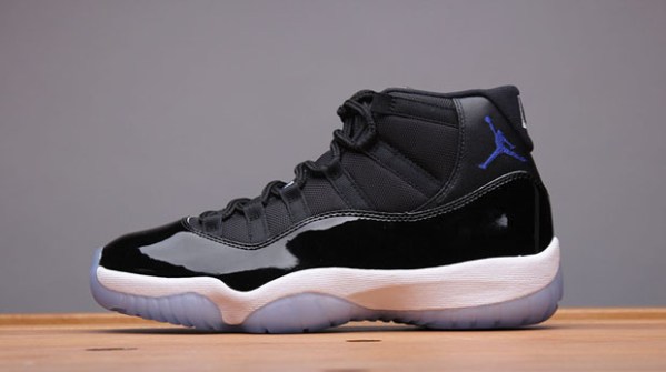 Air Jordan 11 Space Jam Unboxing | SneakerNews.com