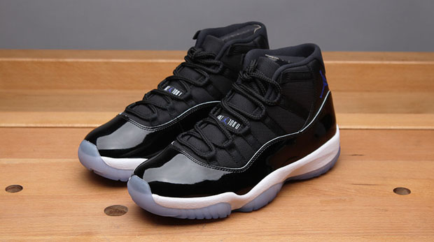 Air Jordan 11 Space Jam Unboxing | SneakerNews.com