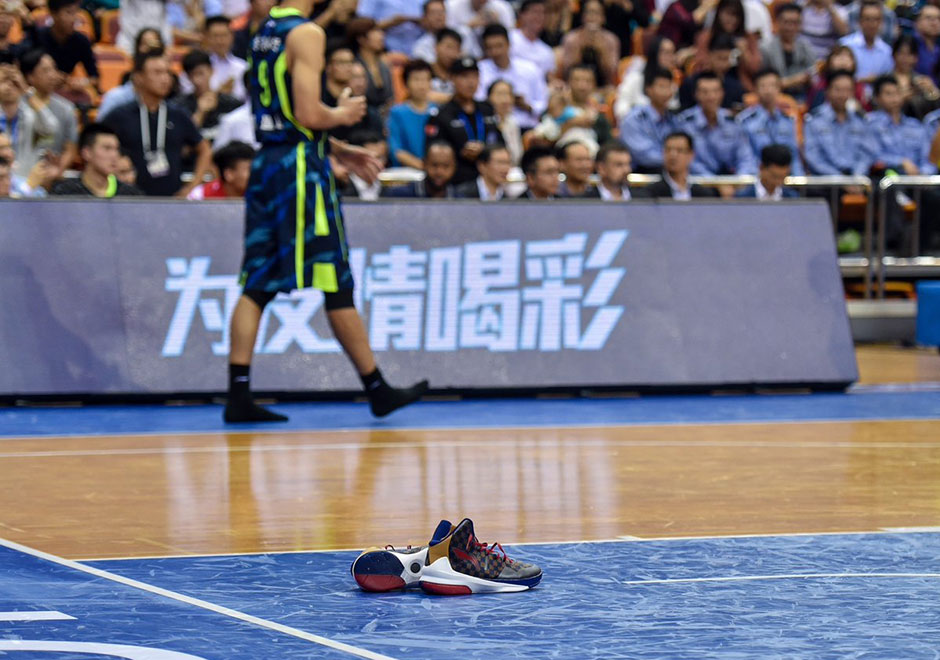 Yi Jianlian Takes Off Shoes On Court 1