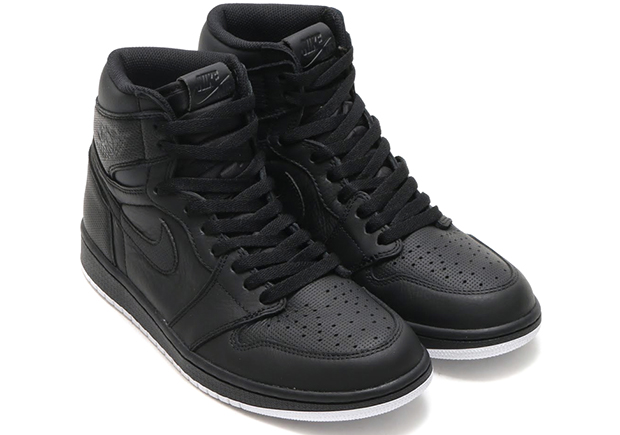Jordan Sneakers mixmatched pair of original PSG Jordan 1s2 Retro Rosso Black Perforated 555088 002 2