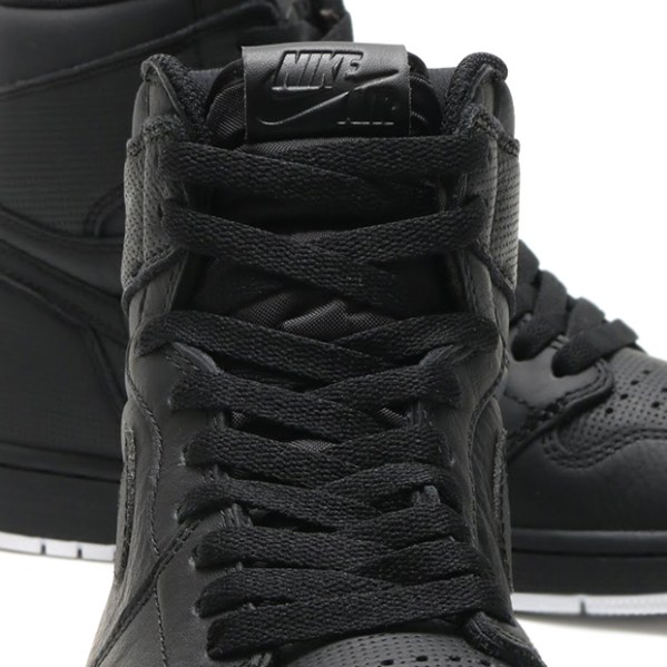 Air Jordan 1 High Blackout 555088-002 | SneakerNews.com