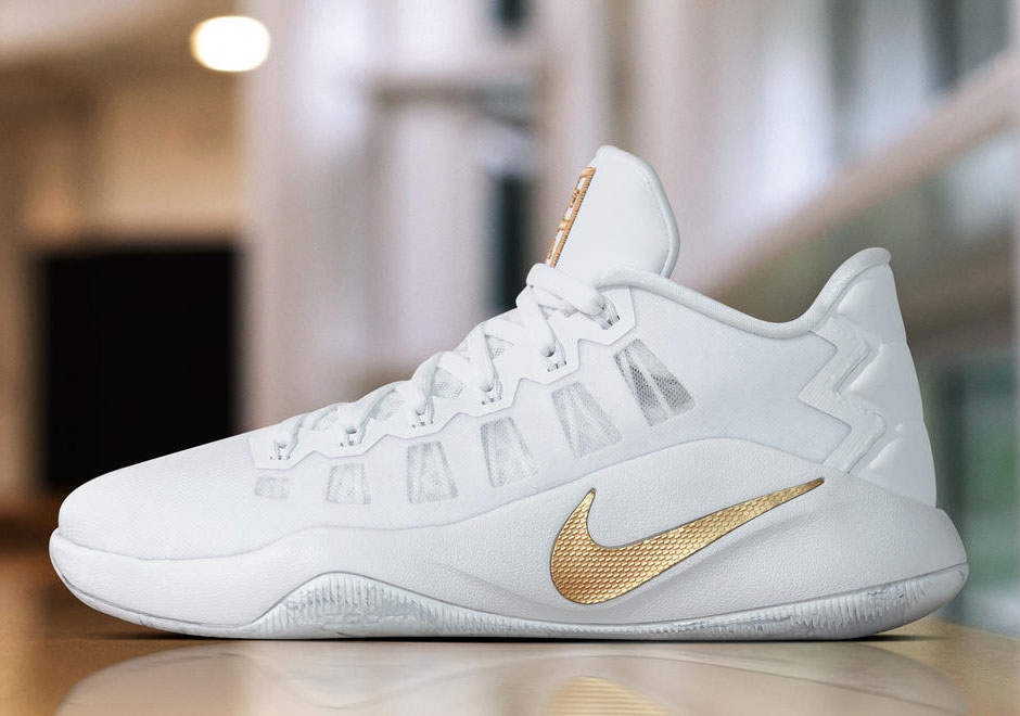 white nike hyperdunk basketball shoes