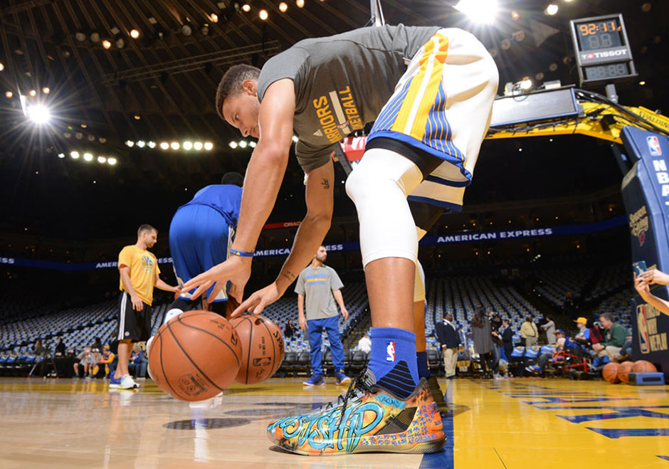 stephen curry wearing curry 5