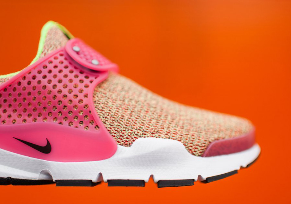 Nike Sock Dart Ghost Green Hot Punch |