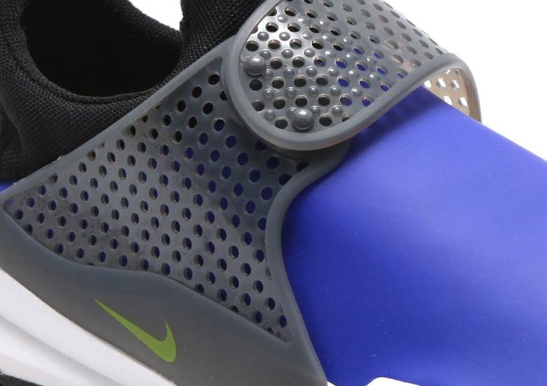 mil muelle Dormitorio Nike Sock Dart SE Water Resistant 911404-001 | SneakerNews.com