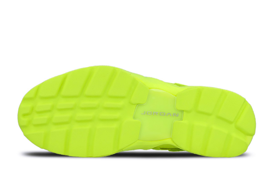 Jordan Trunner LX Volt 919154-705 | SneakerNews.com