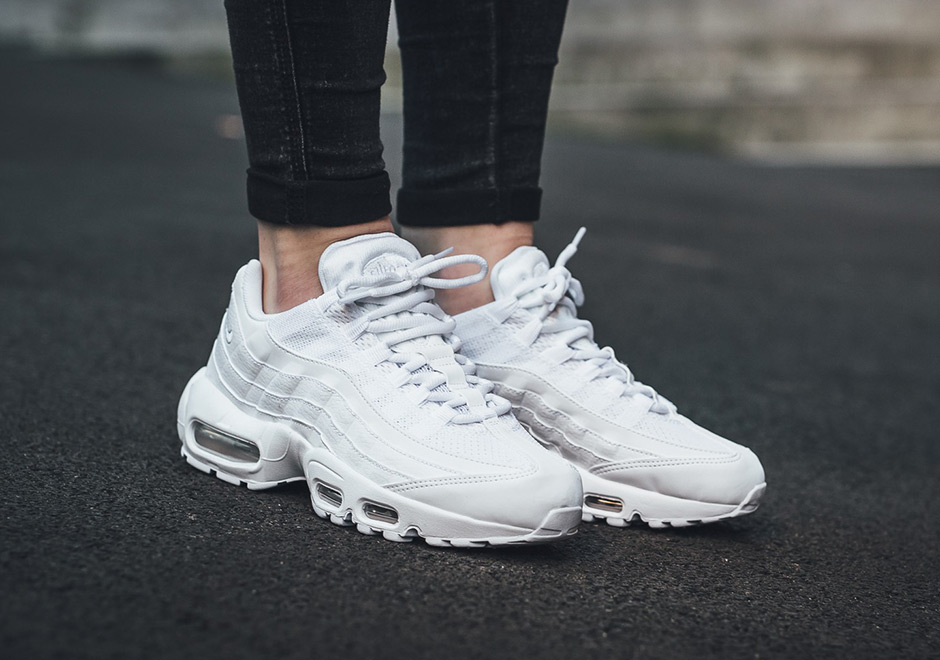 Frase lecho Puede soportar Nike Air Max 95 Triple White 307960-104 | SneakerNews.com