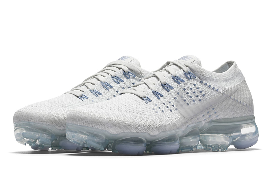 vapormax white and blue