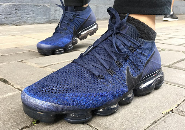 On-Foot Look At The Nike Vapormax “Collegiate Navy”