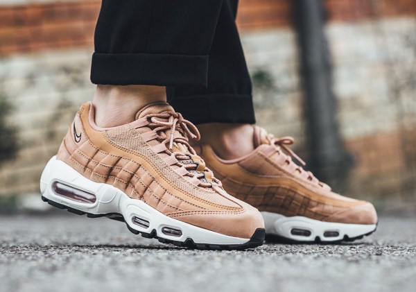 Nike WMNS Air Max 95 Dusted Clay 307960-200 | SneakerNews.com