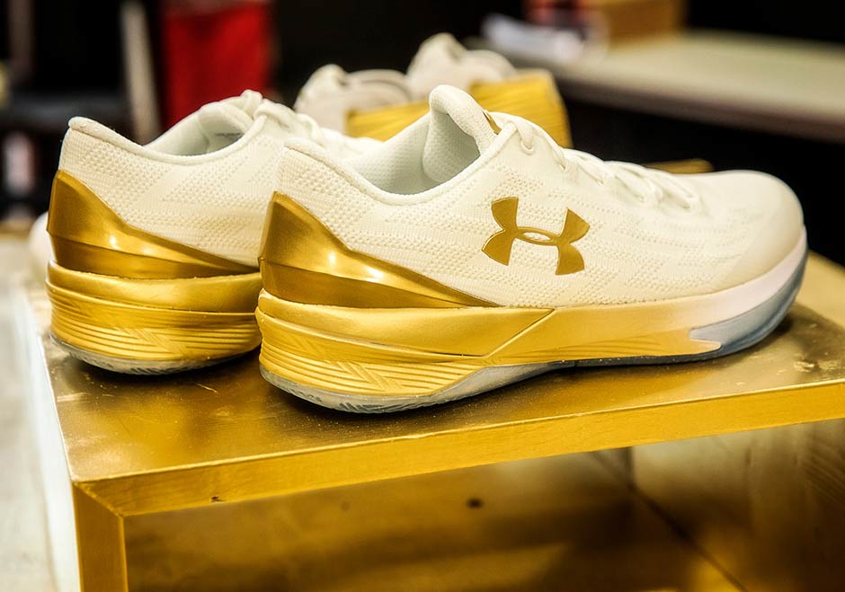 curry 3 low yellow