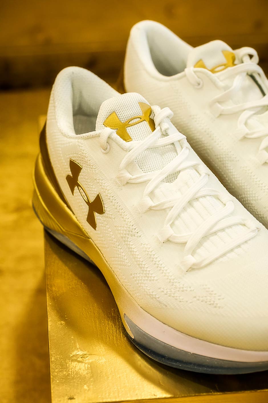 Curry 3 shop white and gold