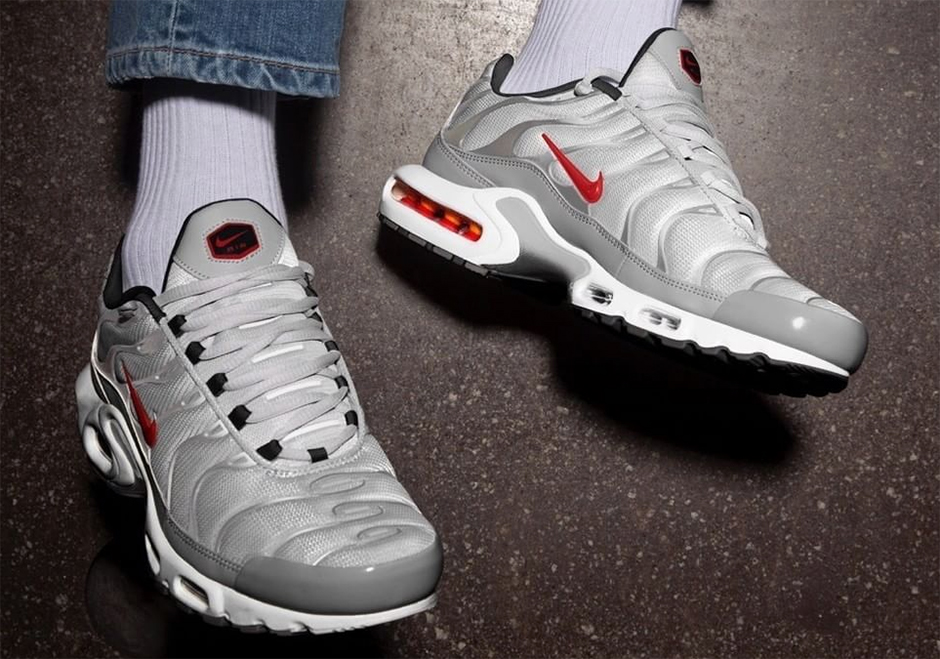 nike air max plus tn silver bullet