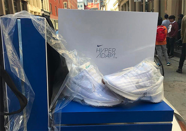 hyperadapt off white