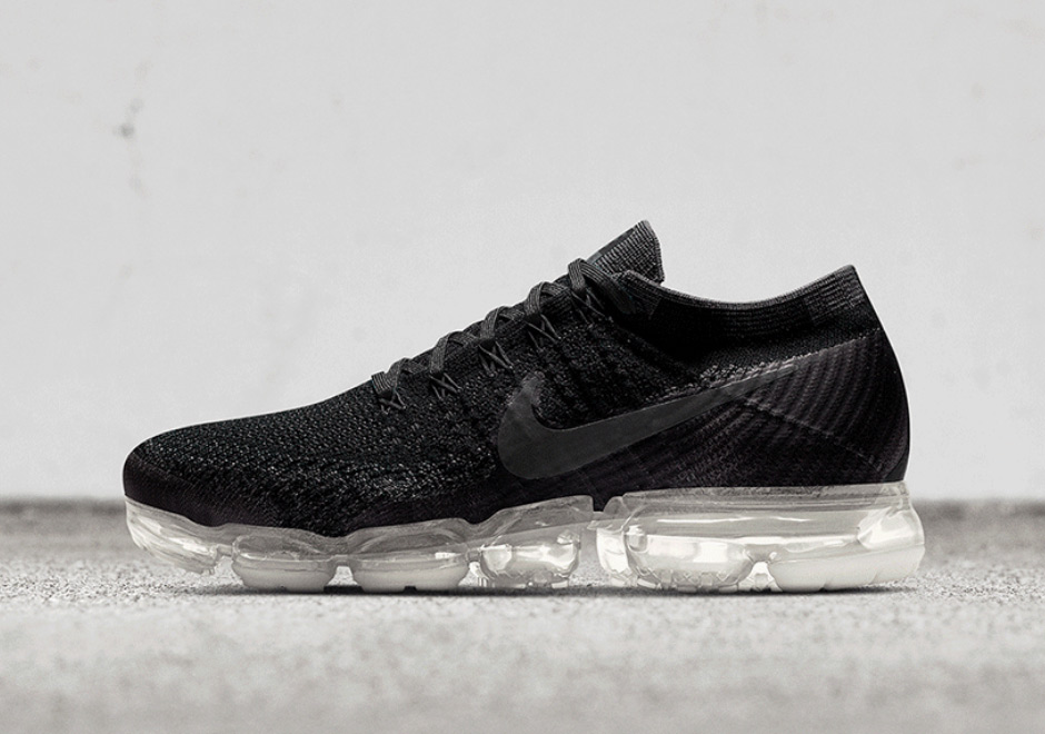 black vapormax with clear bottom
