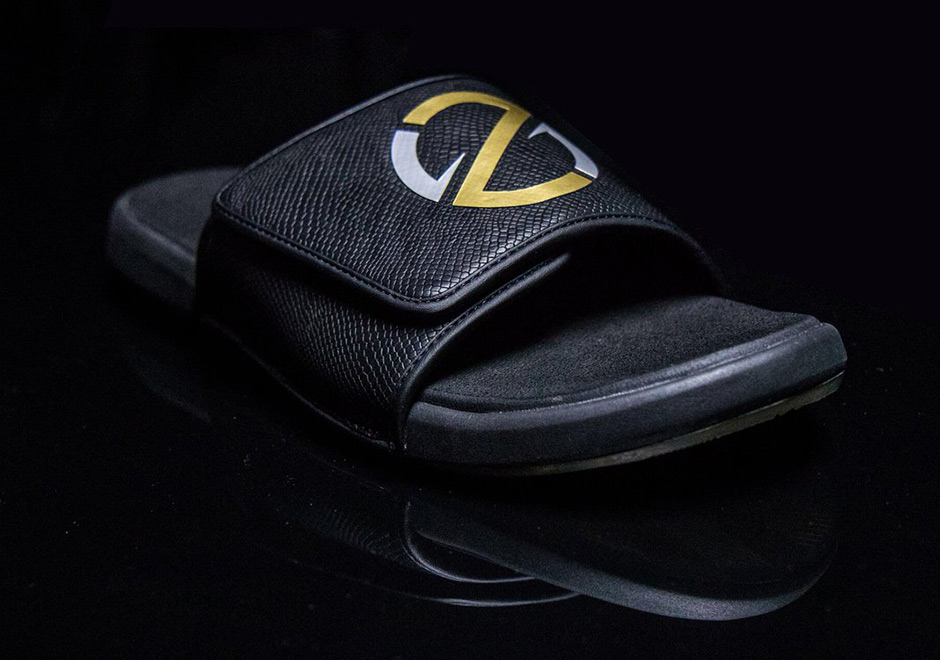 kobe bryant flip flops