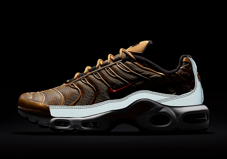 women's nike air max plus metallic gold