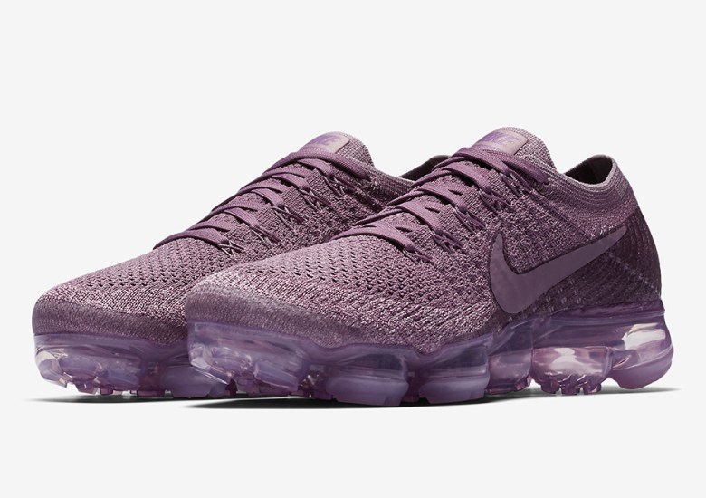 Detailed Look At The Nike VaporMax “Violet Dust”