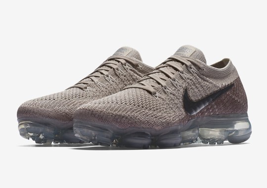 First Look At The Nike VaporMax “Chrome Blush”