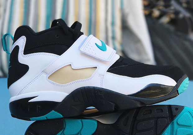 Nike Air Diamond Turf “Emerald” Releasing Soon